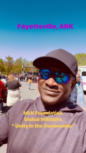 Joe Torry Instagram - Big shout to the city of FAYETTEVILLE ARKANSAS “Razor Back Country” and the staff of the MLK Foundation Global Initiative for a Great time today at Walker Park “Unity in the Community” Non violent youth movement 💜💜🔥🔥💪🏾💪🏾🙌🏾🙌🏾💜💜#mlkfoundation #global #initiative #fayettevillear #razorbacks #joetorry #givingback #omegapsiphi1911 #uab #nonviolence #igreels #igcomiccommunity