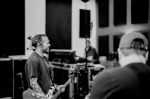 Joe Trohman Instagram - Happy bday, Bass Frehley!

Shot on Leica M6 w/ a Voigtlander Nokton lens on Ilford HP5.