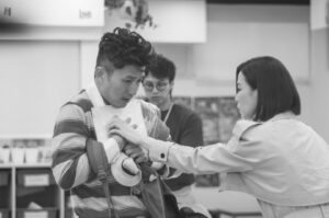 Joel Chan Instagram - 感謝賴志雄先生🫶🏼
感謝嘉嘉🩵 @isabellahsu1 
感謝新聞女王帶俾我一次不一様嘅經歷。
一個不一樣嘅陳山聰
感謝 佳導 @shujiazhong 
感謝 新聞女王台前幕後⋯⋯⋯⋯ 
感謝我的戲劇老師 @johnsonjunyu