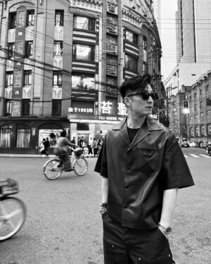 Joel Chan Instagram - 上海，儂好🖤
.
#ootd
#我的鞋是有點大
#balenciaga10xl