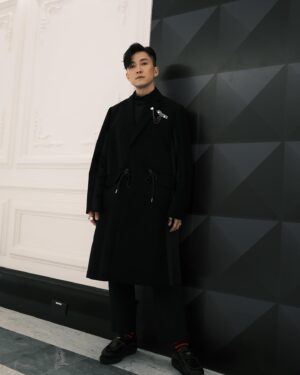 Joel Chan Instagram - 又一年✨⭐️
#恭喜所有得獎嘅兄弟姊妹
#恭喜隱形戰隊
#恭喜新聞女王
Hair @hairculturehk @seikosinhair 
Makeup @chloe0819 
Wardrobe #sacai #alexandermcqueen