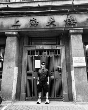 Joel Chan Instagram - 上海，儂好🖤
.
#ootd
#我的鞋是有點大
#balenciaga10xl