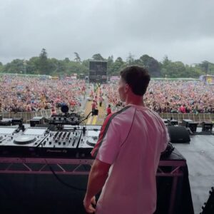 Joel Corry Instagram - DUBLIN AMAZING AS ALWAYS!! 🇮🇪✨ 
Thanks for having me back @longitudefest ❤️
Big love to my Irish crowd bringing the energy in the rain!!
Slide 10…honestly I was just having a look lol 👀🍰 
🎥 @william.ldn