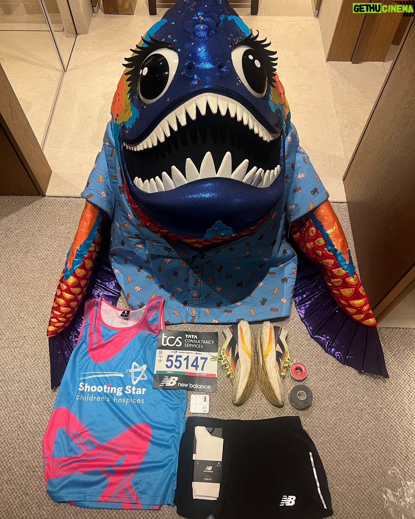 Joel Dommett - 50.1K Likes - Here we GOOOOOO! @londonmarathon
Use my number to track me on the app. If I slow down too much someone call my wife.
