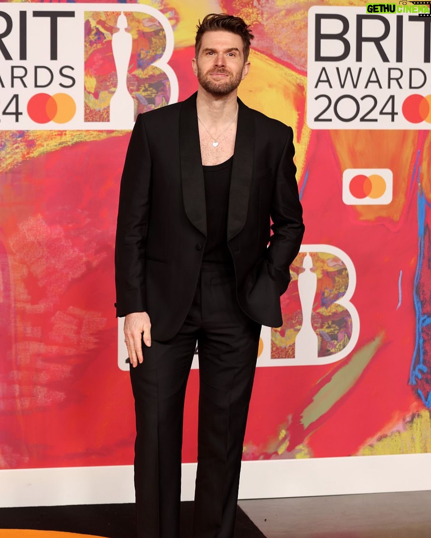 Joel Dommett - 14.1K Likes - Wife said I should post this one
Wearing full @marksandspencer vibes