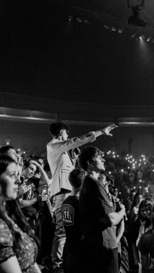 Joel Smallbone Instagram - Singing this over you this Sunday morning.. It’s moments like these that make me remember why I fell in love with music. 🎵

15,000 souls, each with their own story, background, and experiences being brought together and connected by words ✍🏼 strung into lyrics 📝 made into songs. 🎤 

Music fosters that connection. And in a world where connection can be difficult to create, that is a beautiful thing. 🤍

Remember dear friend, you are loved. No matter your background. No matter your experiences. No matter your lot in life. let’s burn the ships and step into a bright-bold week together!🙏🏼