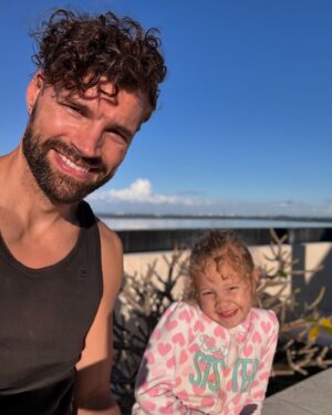 Joel Smallbone Instagram - Evie and me sending 🩷’s from Australia.. 🇦🇺🦘

#australia #goldcoast