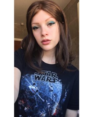 Joelle Instagram - May the 4th be with you! Anyone else binge-watching SW? 😎😋💫
.
.
.
#starwars #maythe4thbewithyou #maythefourthbewithyou #maytheforcebewithyou #joelle #alopecia #girl #hair #wig #london #theforce #brunette #makeup #eyeshadow #blue