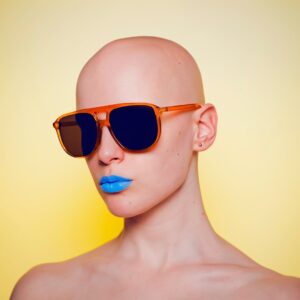 Joelle Instagram - Never judge a book by its cover...ever! 📚
.
.
.
#joelle #neverjudgeabookbyitscover #alopecia #bald #girl #shades