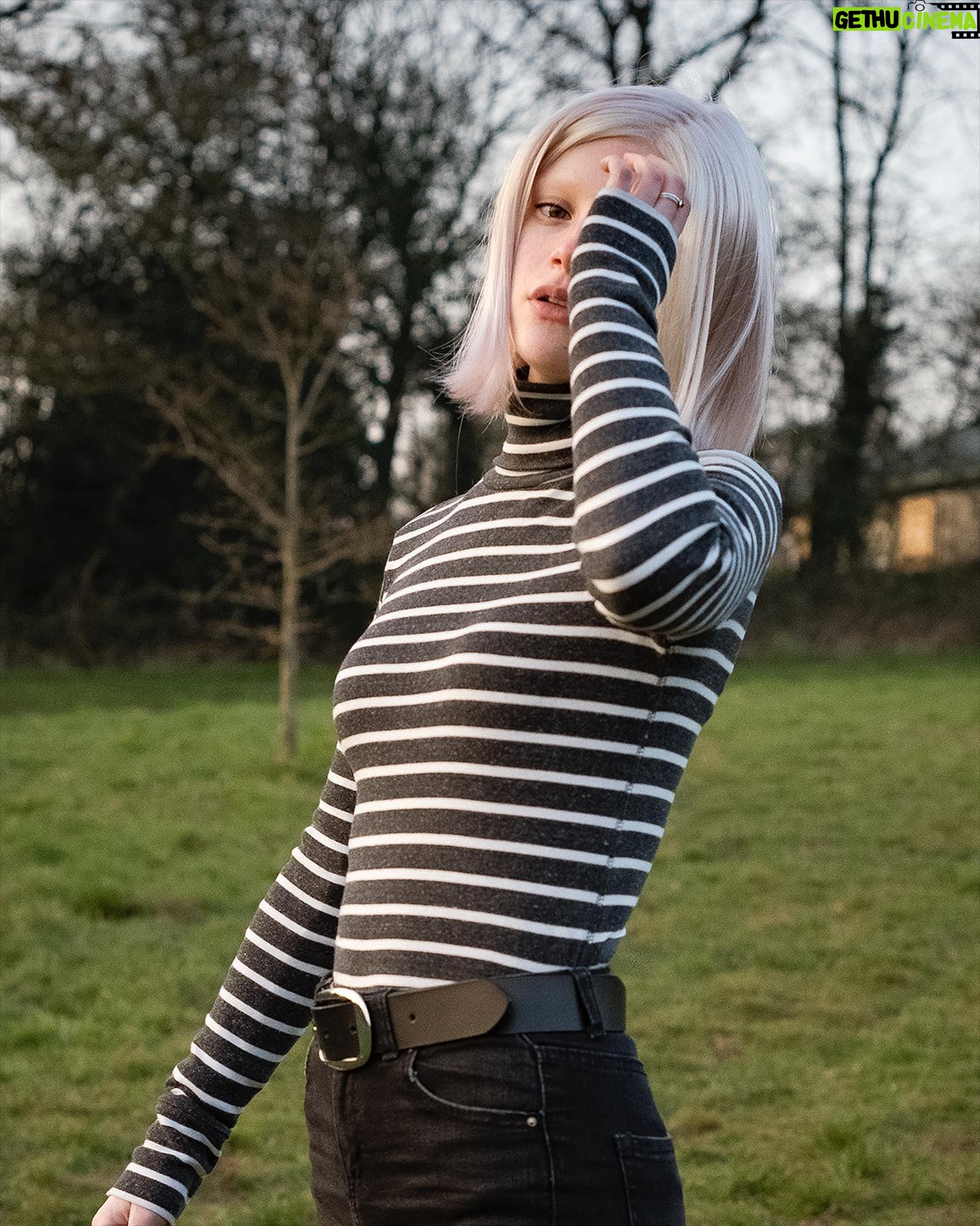 Joelle - 3 Likes - I see you, can you see me? 👀😉
.
.
.
#whitehair #whitewig #wig #girl #turtleneck #eyeliner #makeup #joelle #uk