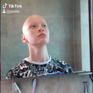 Joelle Instagram - Say hello to my little friend 👋 Follow me on @tiktok @joelle to see more!
.
.
.
#tiktok #tiktokcreator #tiktokers #joelle #tiktokvideo #tiktokgirls #girl #tiktokfunny #tiktokviral #tiktoktrends #tiktokchallenge #starwars #starwarstshirt #wig #alopecia #wipeitdownchallenge #wipe #transition #mirror #comedy