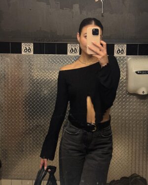 Joelle Farrow Instagram - feb fun 💌🖤🌹🍕