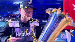 Joey Kelly Instagram - Endlich habe ich eine Autoball-Meisterschaft gewonnen! Autoball ist der einzige Raab-Event, den ich zuvor noch nie gewonnen hatte, war immer nur Zweiter und Dritter, aber jetzt hat es geklappt.
Ich freue mich sehr darüber und gratuliere natürlich auch @sebastianpufpaff , @nathanevanss.ig und @menderesbagci zu den weiteren Plätzen auf dem Siegerpodest.
Vielen Dank an alle, die mir die Daumen gedrückt und mich unterstützt haben. Es hat wahnsinnig viel Spaß gemacht!
Fotos 3-10: Willi Weber / ProSieben
#joeykelly #thekellyfamily #kellyfamily #tvtotal @tvtotal #autoball #autoballem2024 #brainpooltv