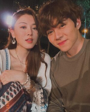 Joey Law Instagram - 這個星期將會是六年後的我們
要跟青春說再見
有點不捨
#婚後事