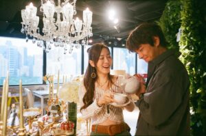 Joey Law Instagram - 你要相信，世上總有一個人願意用樸素的方式愛你，不是撩，也不是套路，就是那種單純的想對你好，忍不住的那種。

很喜歡 #程天暉 視點中 的 #呂靜海 
Tonight 傻佬眼中的癲婆 🤪🧟‍♀️🫶🏻🤫👀
多謝你 @lawjoey 🦥