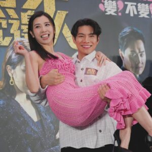 Joey Law Instagram - 投票CP名🙋🏽‍♂️ A長睛 B晴勝 C勝晴大變 D晴長得意賭場失意 E晴金金雨濛濛 F金天金天星閃閃 #再見枕邊人