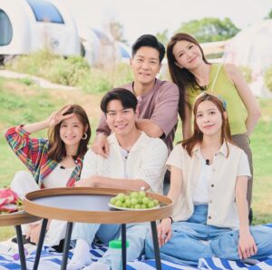 Joey Law Instagram - 今晚10:30有個刷新三觀嘅故仔分享俾大家🫨
係咪好想睇呢🌝
#婚後事 #香港婚後事