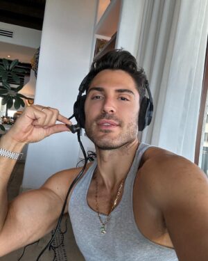 Joey Zauzig Instagram - The end of this explains it all lol all in all this Cabo trip was a 10/10 ! I will say after every very fun vacation I’m always partially ready and excited to get back into the routine and partially want to go back right when we land back home lol
-
-
-
-
-
-
-
-
#cabo #vacation #boatday
