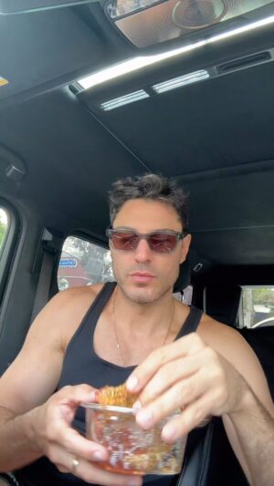 Joey Zauzig Instagram - THE HAMPTONS.. back to reminding you how incredible and amazing you are. You deserve the very best please don’t forget it. Your value is through the roof, if someone lets you go, LET THEM! 
-
-
-
-
-
-
#datingadvice #uplifting #inspiration