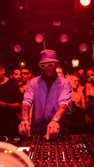 Joezi Zirah Instagram - Isoma ! 
With my brothers 
@rbor__ 
📷 : @albertlalamaiev 
#spoons #afrohouse #music #djset #shalvata