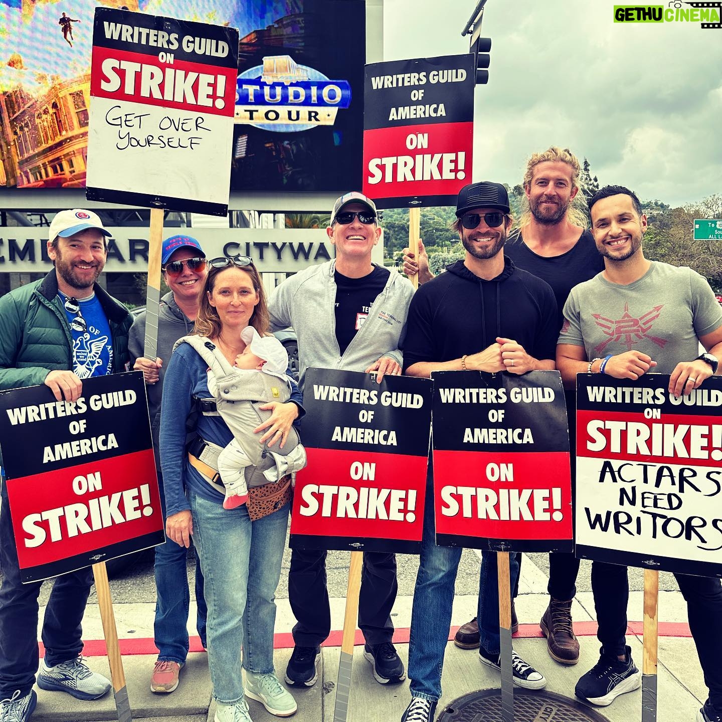 John Brotherton - 1.6K Likes - A gathering of veterans and writers. Two groups I love and support. My brother #maxadams is a shining example of the brilliant storytelling that comes when the two collide. Appreciate the invite
💪📝🇺🇸❤️ #wgastrong #veteranstrong