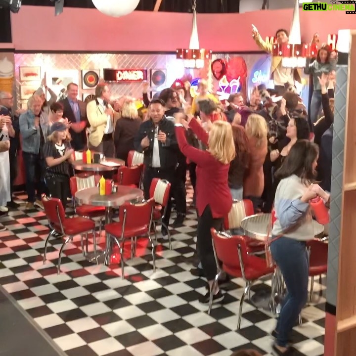 John Brotherton - 20.4K Likes - Celebrating 35 years of #fullhouse 🎉❤️🎂
I feel so blessed, and darn lucky, to have had the honor to share the stage with these amazing people. I love them all! And am grateful for every one, and every memory… 🙏
#fullerhouse
@fullerhouse