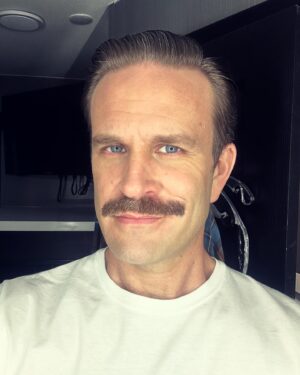 John Brotherton Instagram - Who’s loving @911onabc ?! Had a special time with this incredible cast/crew. Meet Tim Nash… tonight… and his stash… 👨‍🦰