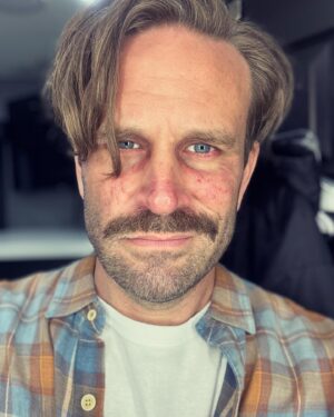 John Brotherton Instagram - Who’s loving @911onabc ?! Had a special time with this incredible cast/crew. Meet Tim Nash… tonight… and his stash… 👨‍🦰