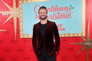 John Brotherton Instagram - @hallmarkchannel you outdid yourself! What an epic event for #countdowntochristmas Much love and appreciation to #Hallmark and all you incredible FANS!!! 🎄❤️🤙
#lightscamerachristmas