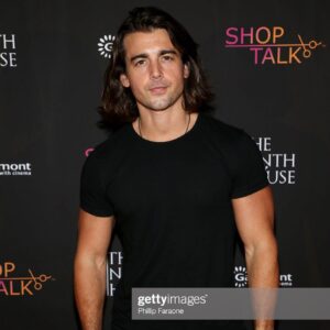 John DeLuca Instagram - Last night at the screening for our Hallmark Christmas movie, “A Merry Christmas Match”. Tune in Friday Oct 25th to get your holiday season started nice and early!🎄
.
.
💇🏻‍♂️: @josephmhair