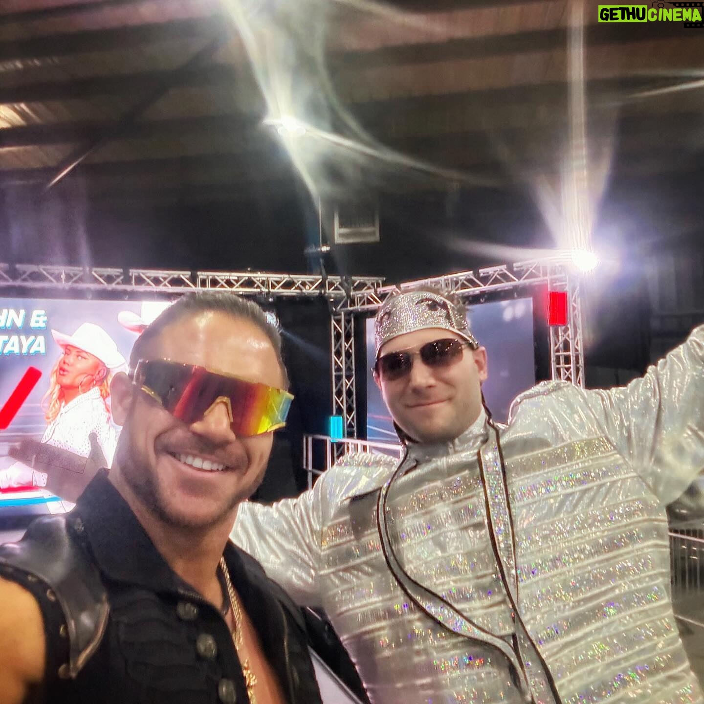 John Hennigan - 5K Likes - Took the stage for a Q & A with @thetayavalkyrie in Manchester UK⦠when this guy said āBro, I swear I donāt talk as much as the Miz, can I get a picā¦ā š¤£š¤£