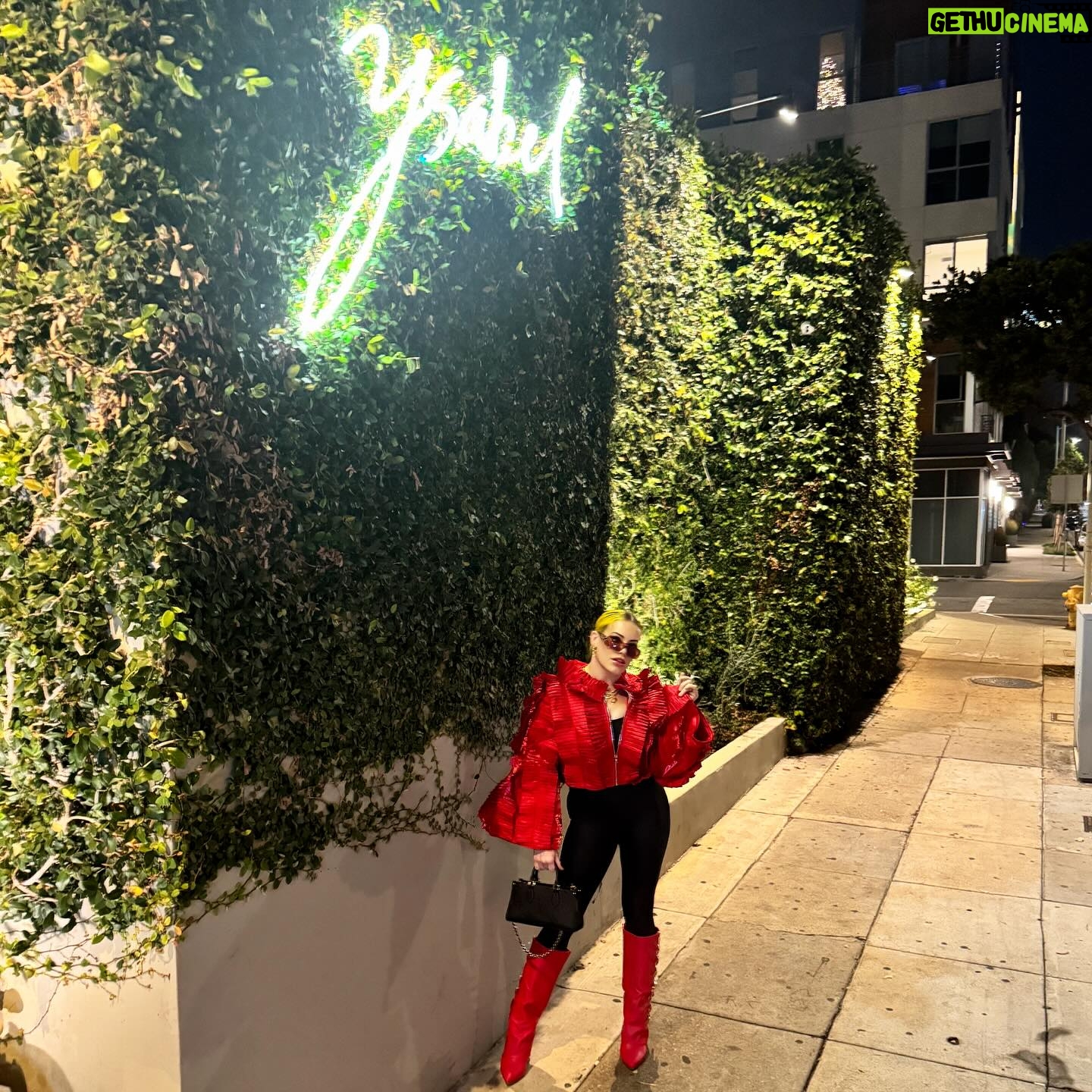 John Hennigan - 3.8K Likes - 🌶️ Last minute date night
📍 @ysabelwesthollywood