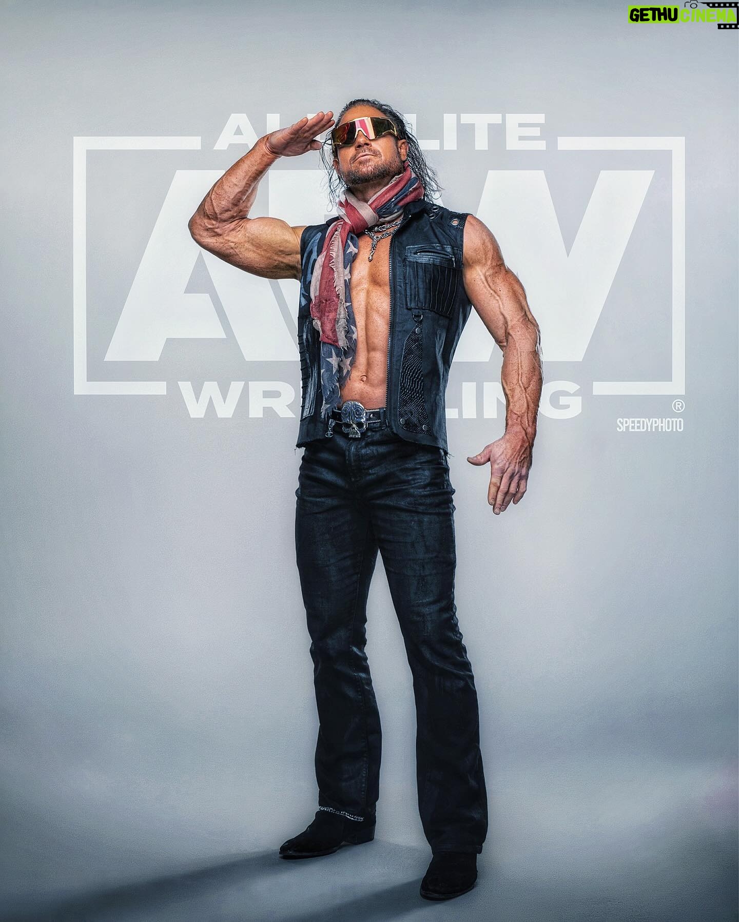 John Hennigan - 46.9K Likes - Three Poses For Men by JohnnyTV
1. The @jeffhardybrand. This is usually my go to.
2. The Salute. When you make this choice, hand position matters, but most important is as flexing your abs and bicep šŖš¼š
3. Air Hump. The more serious the hump, the more impressive. Standand issue; tight abs, & pumped arms, people respect a serious air hump š