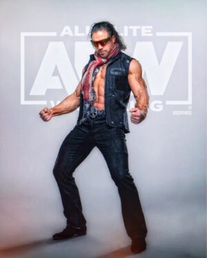 John Hennigan Instagram - Three Poses For Men by JohnnyTV
1. The @jeffhardybrand.  This is usually my go to.
2. The Salute.  When you make this choice, hand position matters, but most important is as flexing your abs and bicep 💪🏼😎
3. Air Hump.  The more serious the hump, the more impressive.  Standand issue; tight abs, & pumped arms, people respect a serious air hump 😁
