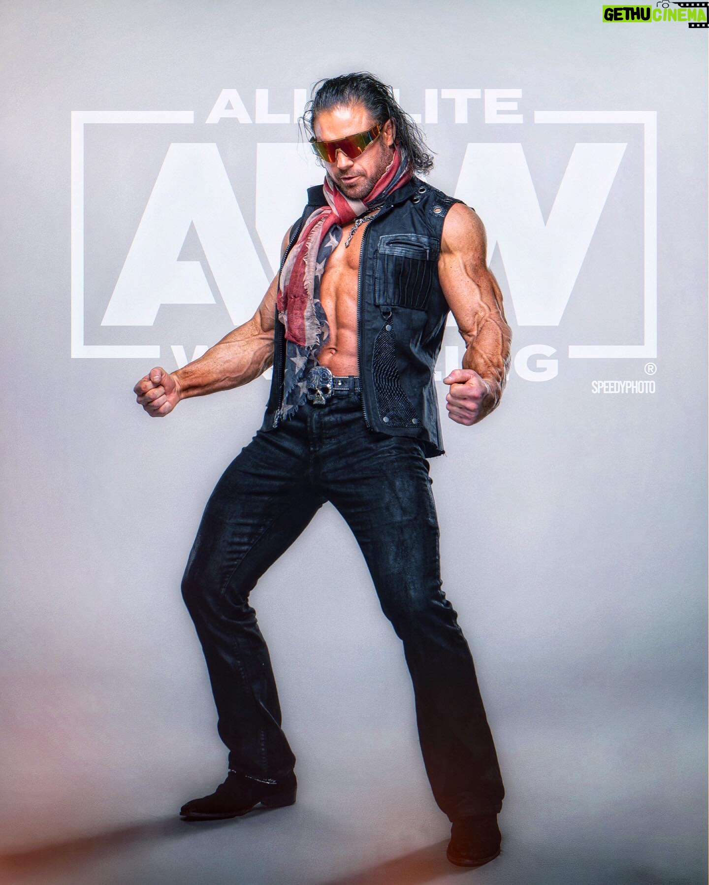 John Hennigan - 46.9K Likes - Three Poses For Men by JohnnyTV
1. The @jeffhardybrand. This is usually my go to.
2. The Salute. When you make this choice, hand position matters, but most important is as flexing your abs and bicep šŖš¼š
3. Air Hump. The more serious the hump, the more impressive. Standand issue; tight abs, & pumped arms, people respect a serious air hump š