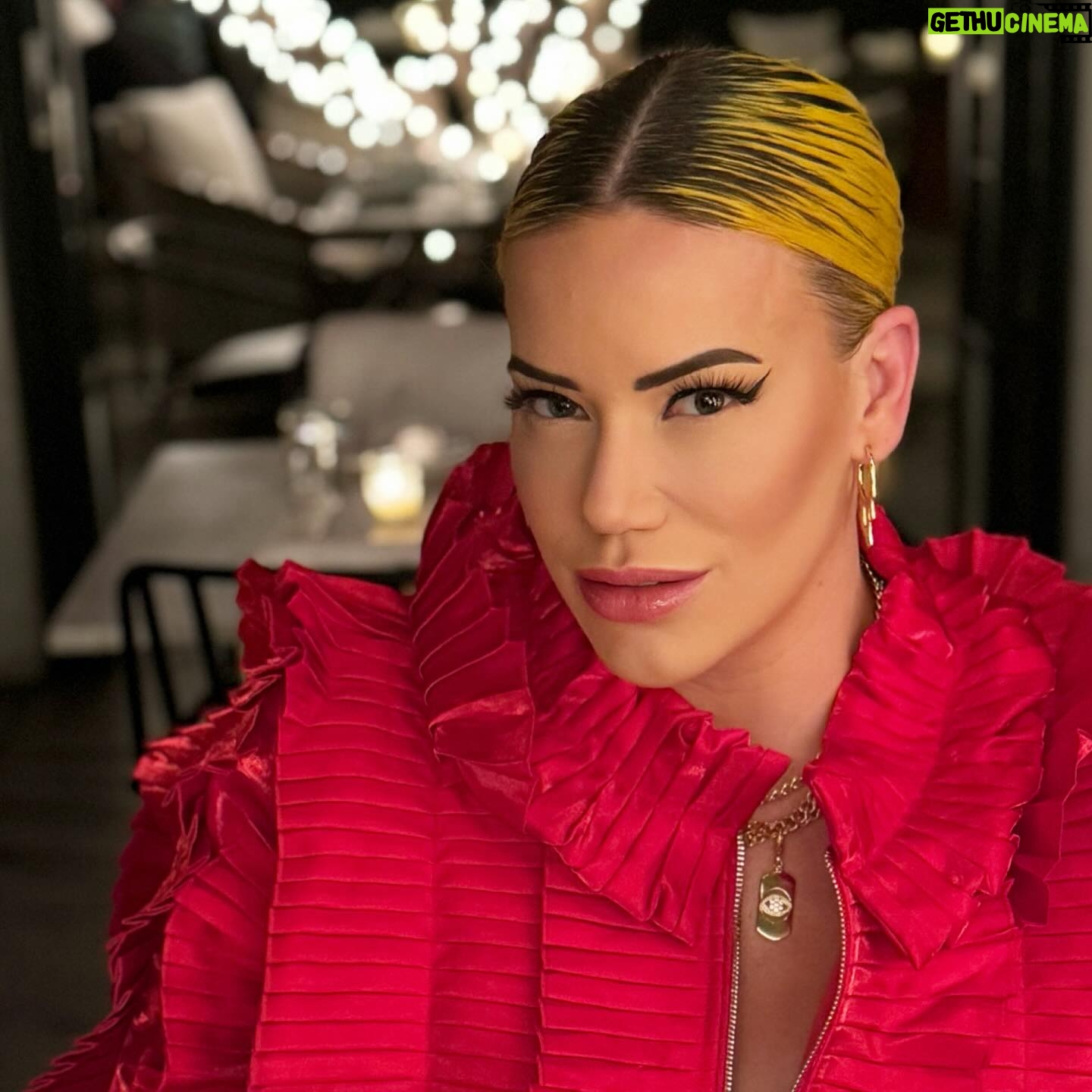 John Hennigan - 3.8K Likes - 🌶️ Last minute date night
📍 @ysabelwesthollywood