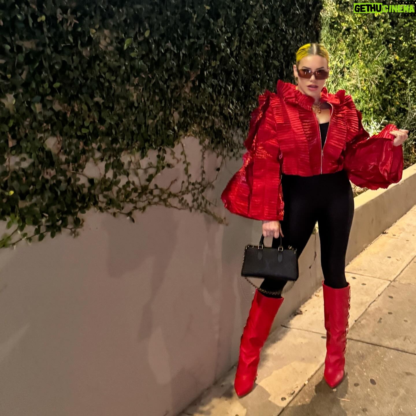 John Hennigan - 3.8K Likes - 🌶️ Last minute date night
📍 @ysabelwesthollywood