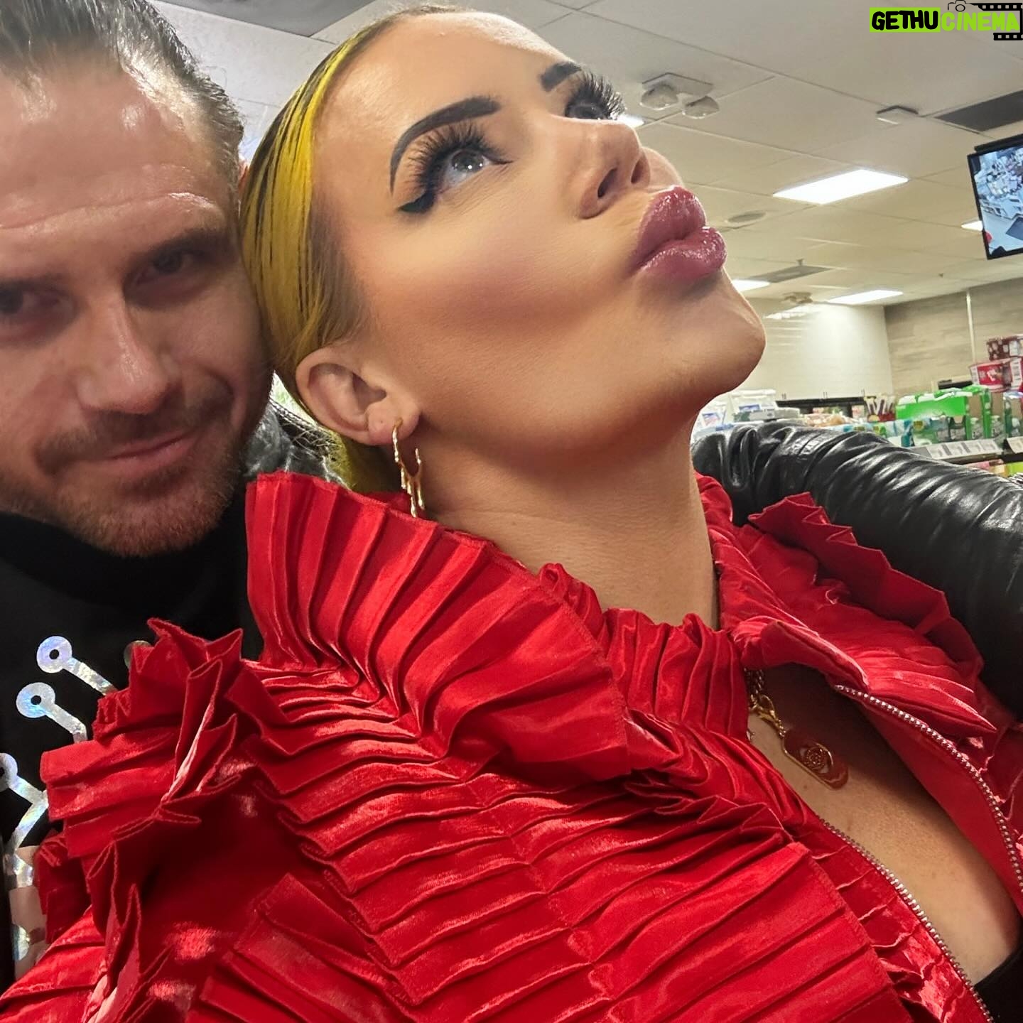 John Hennigan - 3.8K Likes - 🌶️ Last minute date night
📍 @ysabelwesthollywood