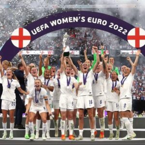 John Simm Instagram - YES! 🏆⚽️ Incredible! 🤩Congratulations @lionesses 
#itshome
