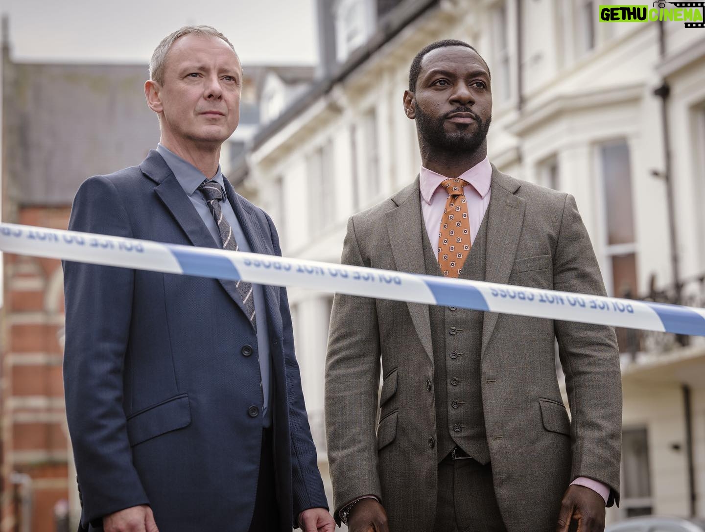 John Simm - 4.6K Likes - GRACE 3 🚨
@itv @peterjamesuk @tall_story_pictures #graceitv #roygrace
#deadlikeyou
#deadmansgrip
#notdeadyet
📸 @sallymais