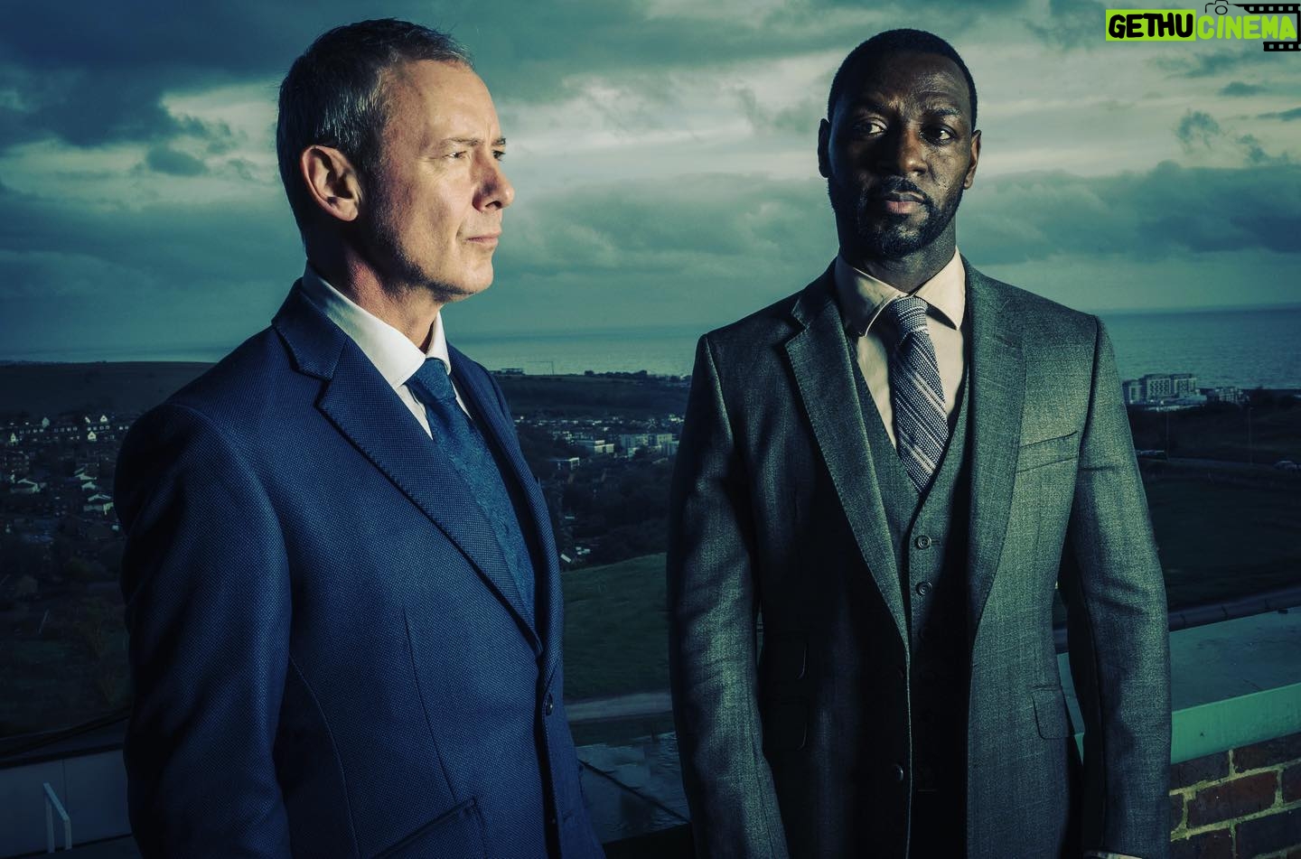 John Simm - 3.1K Likes - GRACE
“Not dead yet” based on the novel by @peterjamesuk
The Season 3 finale
All episodes are now available to watch on @itvxofficial and @britboxtv
Hope you enjoy. We’re off to start filming 4 more.
See you next year!
#graceitv #roygrace
📷 @sallymais