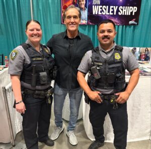 John Wesley Shipp Instagram - Day 2 🙏🏼♥️ Final day tomorrow! 👉🏼 My Panel at 12:15 (Super Stage) Let’s talk all things #theflash #dawsonscreek #teenwolf etc #superheroesandpsychopaths -we’ve play em all! @johnscotbarrowman @barbaraburket ⚡️☄️🐺🛶🍦👀😉