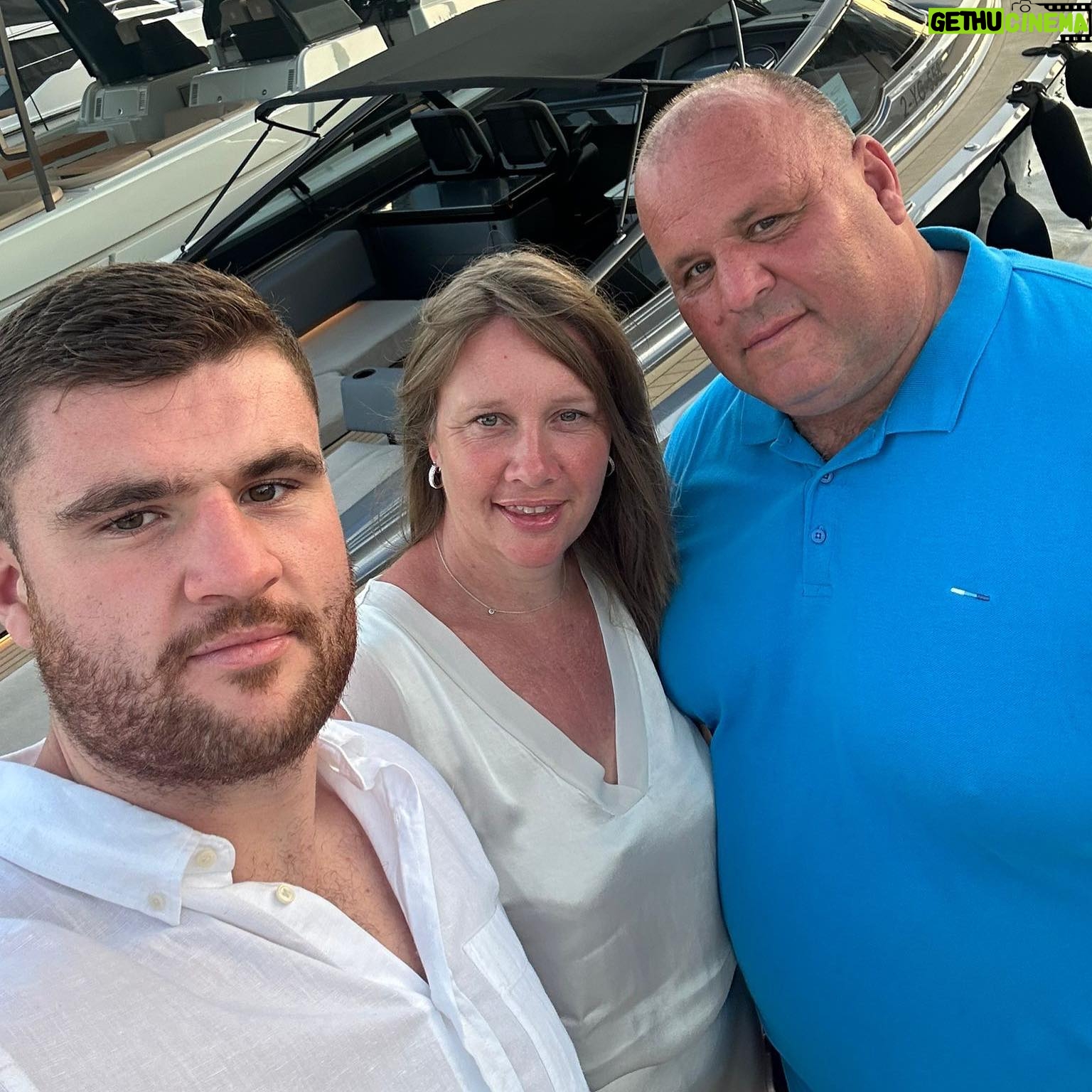 Johnny Fisher - 6K Likes - Thank you to my Mum and Dad.
Few days rest before the hard work starts again. 🐂
