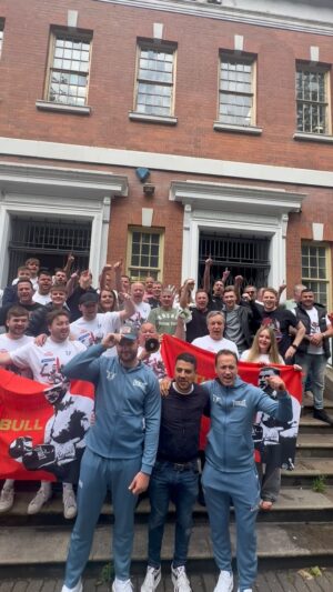Johnny Fisher Instagram - Alen babic, the Bull army is here @romfordbullarmy