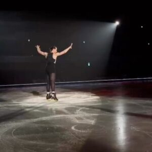 Johnny Weir Instagram - 29.5.2023 So there I was, Creeping, minding my own business…and then Gilly started filming…🦒 
🎥 @guillaume_cizeron 
🎤 @kimnicky 

#faoi #fantasyonice #thevoice #figureskating #training #spotlight #show #creep #radiohead