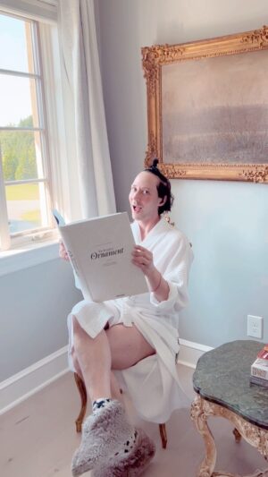 Johnny Weir Instagram - 19.8.2023 So there I was, living the bewitching hour when you have to start choosing an ensemble for Silly Dinner Saturday, minding my own business…
🎼Queen of Kings @alessandram02 

#fashion #saturday #handbag #dinner #fun 

Featuring
@kwanpen1938 @kwanpen_ginza @kwanpen_osaka @payalkhandwala @isseymiyakeofficial @bagtazo @hermes