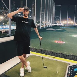 Johny Machette Instagram - Geniální! @topgolfdubai je přesně něco, co bych tady uvítal ⛳️ díky @honzaprovaznik za nápad vyzkoušet si to. Znal jsem to jen z Tik Toku 😅