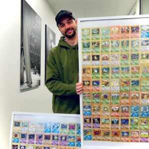 Johny Machette Instagram - Díky @pokemon_collectors_cz ! Moje mladší já by skákalo do vzduchu radostí. Moje současný já si to obhajuje tím, že to je investice :D tak jako tak díky moc, že jste mi to sehnali ✌🏼🤍❤️