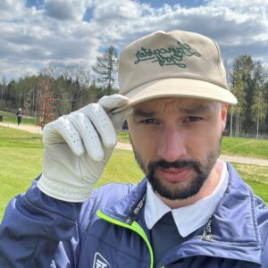 Johny Machette Instagram - Duben. ⛳️💄🗣️⚽️🧘🏻‍♀️

Wellbeing akce s Hey Fomo zahájila měsíc, kterej byl naprosto famózní. Trochu mě překvapilo, že si u nás ve firmě někdo bere Dick day, ale kdo jsem abych soudil.! 😂😅

Těším se na květen 🤝