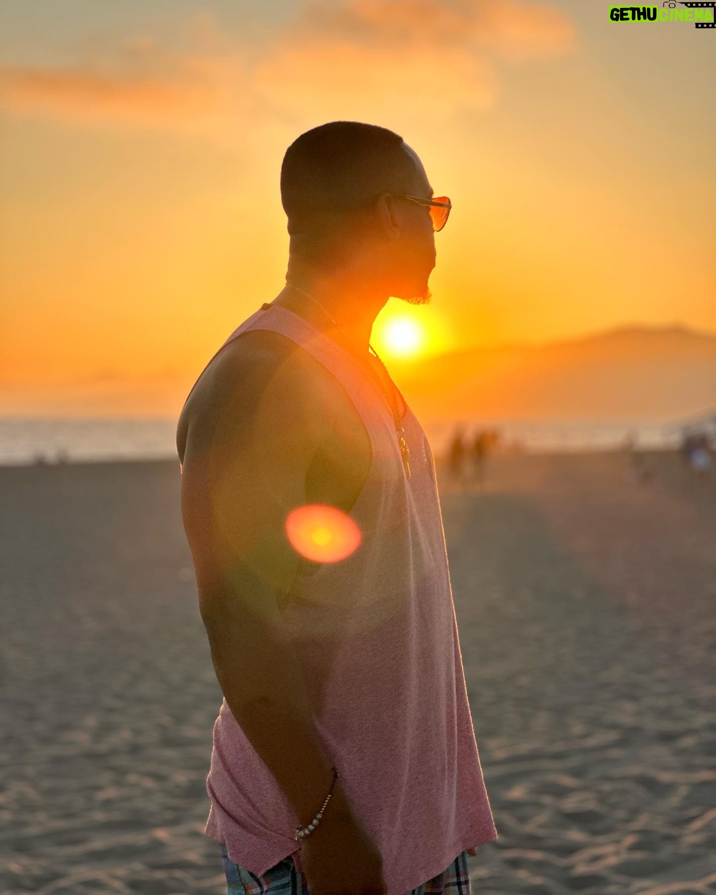 Joivan Wade - 2.3K Likes - I can do anything I put my mind to & so can you!
Text someone close to you & remind them. We all need reminding.
Love you all! ❤️❤️❤️
📸: @juliankostov